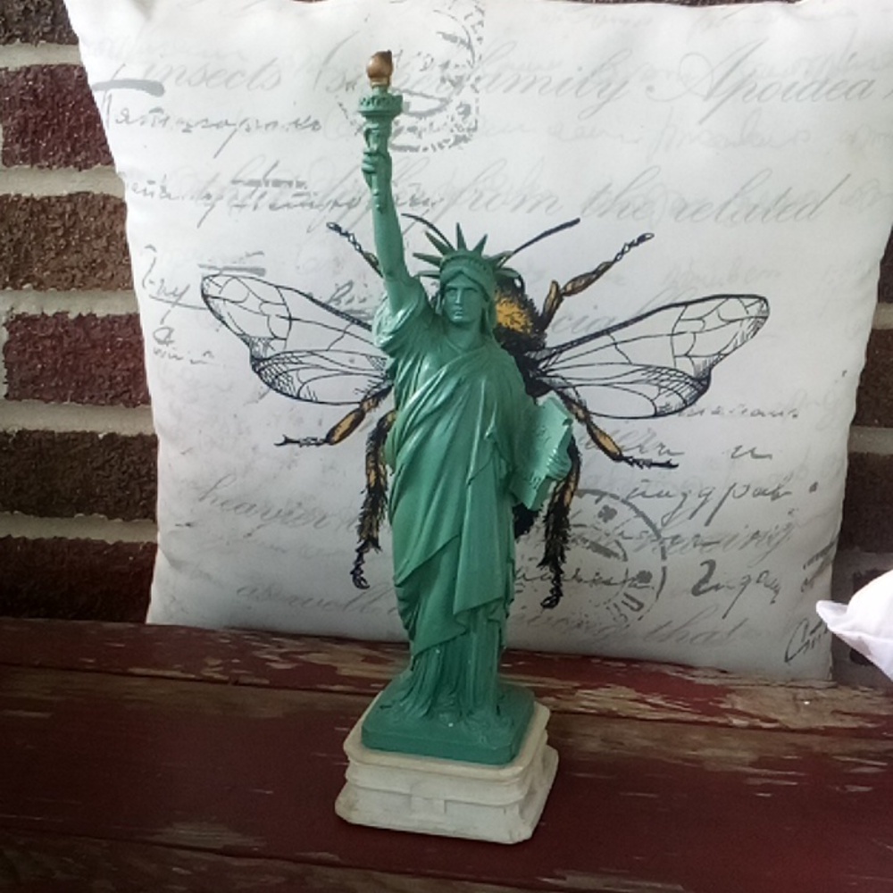 Statue of Liberty 11" figure 1984 signed - made in USA!!